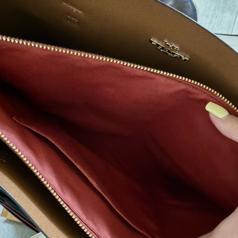 Coach Cream Leather Tote with Gold Hardware - Picture 2 of 3